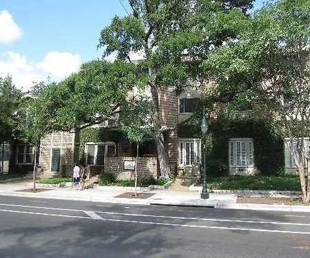 The Quarters At Hardin House Hotel